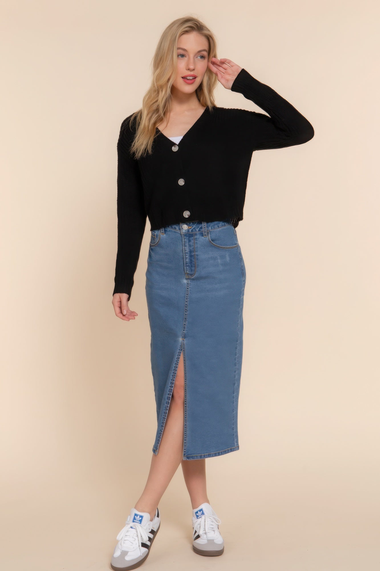 Women's Long Sleeve V-neck Button-Down Basic Cropped Cardigan Sweater (S-L)