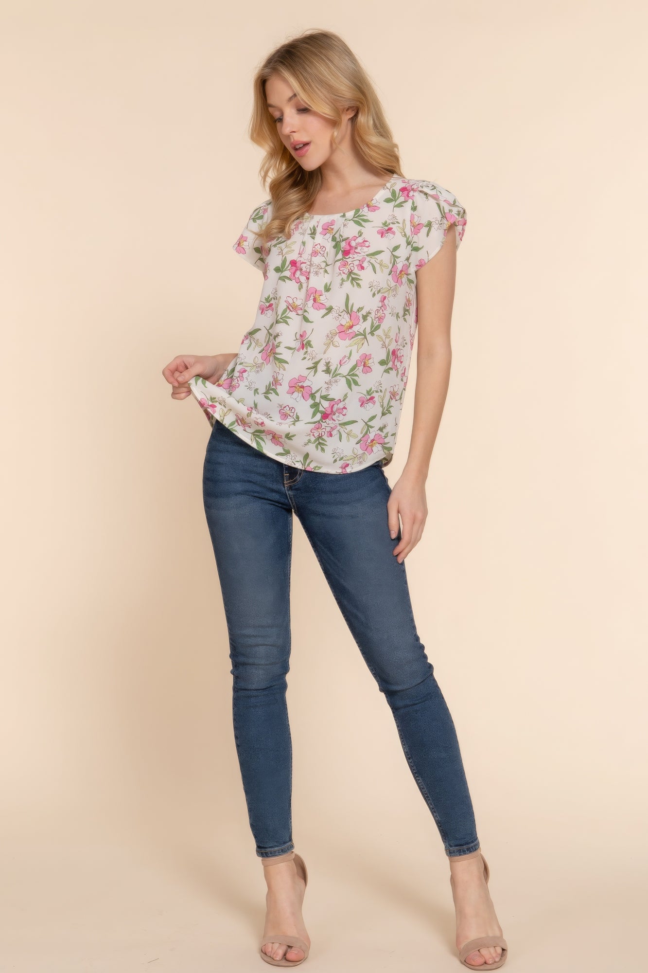 Women's Short Tulip Sleeve Woven Top Round Neck Pleats Printed Soft Blouse Shirt